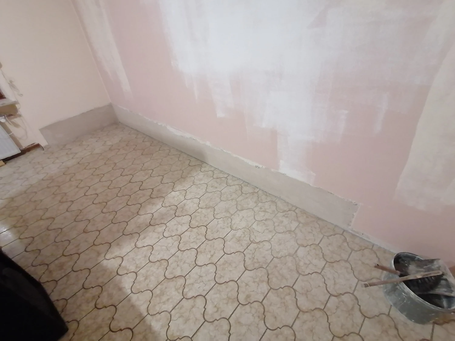 D.Förster - Sanierung - Sockelbereich mit neu aufgebautem Sanierputz nach dem systemgerechten Neuaufbau.