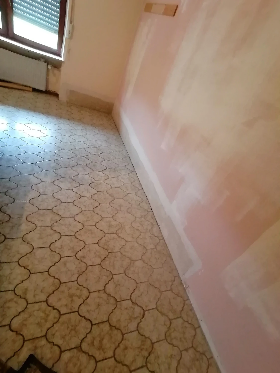 D.Förster - Sanierung - Sanierter Sockelbereich nach dem Neuaufbau, vorbereitet für die anschließende diffusionsoffene Beschichtung.
