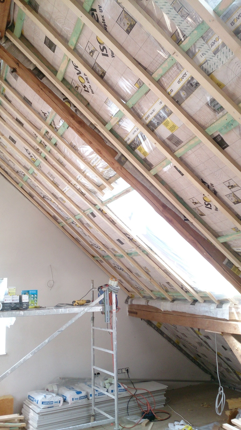 D.Förster - Innenarchitektur - Weiterer Dachschrägenbereich mit vorbereiteter Lattung als Unterbau für die spätere Beplankung.